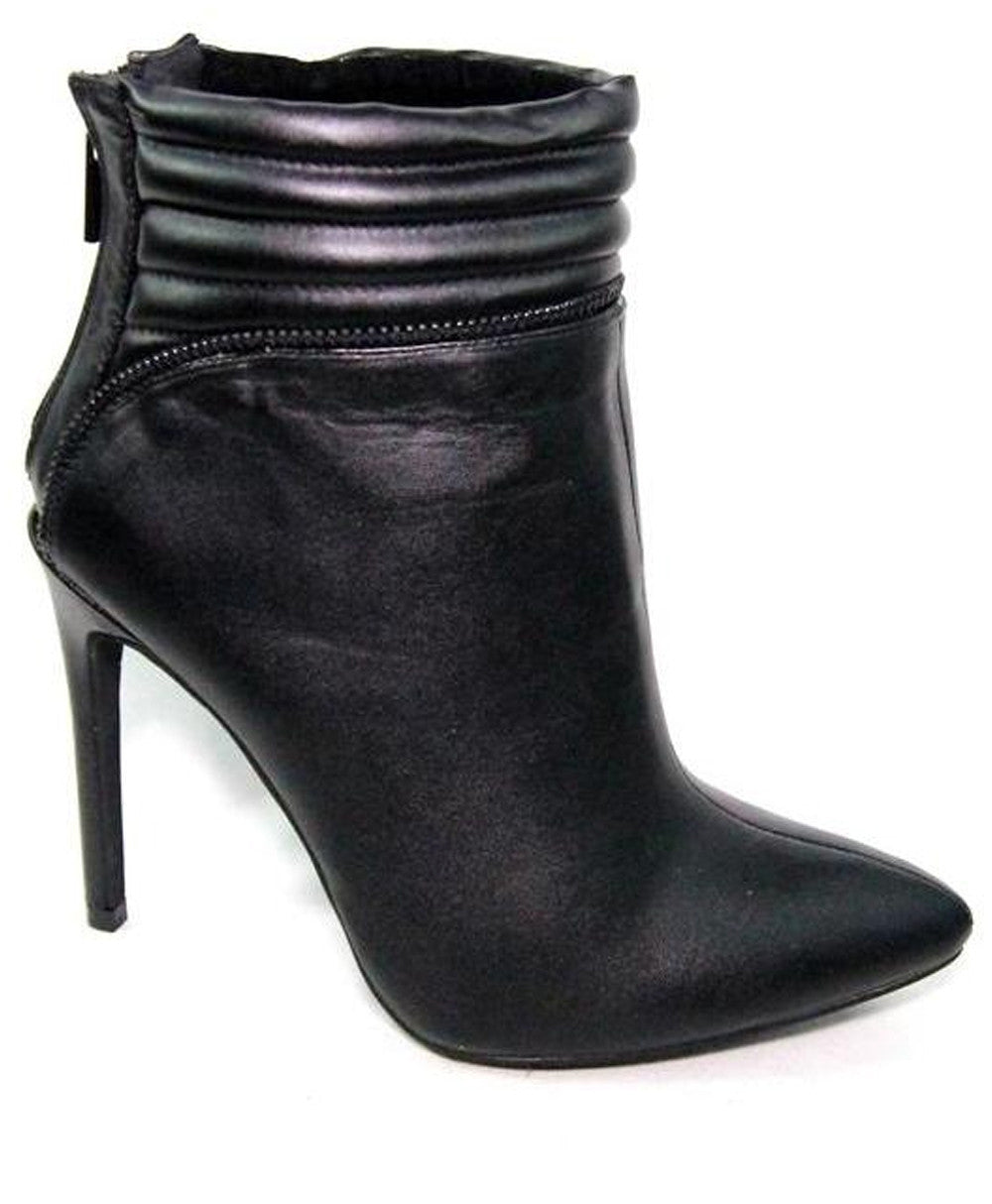Gia Boots With a Pointed Toe & Stiletto Heel